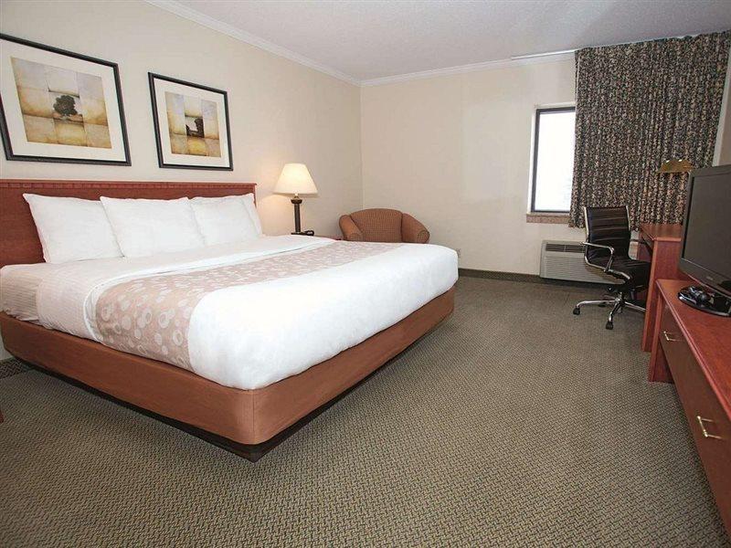 La Quinta Inn By Wyndham Milwaukee West 브룩필드 외부 사진