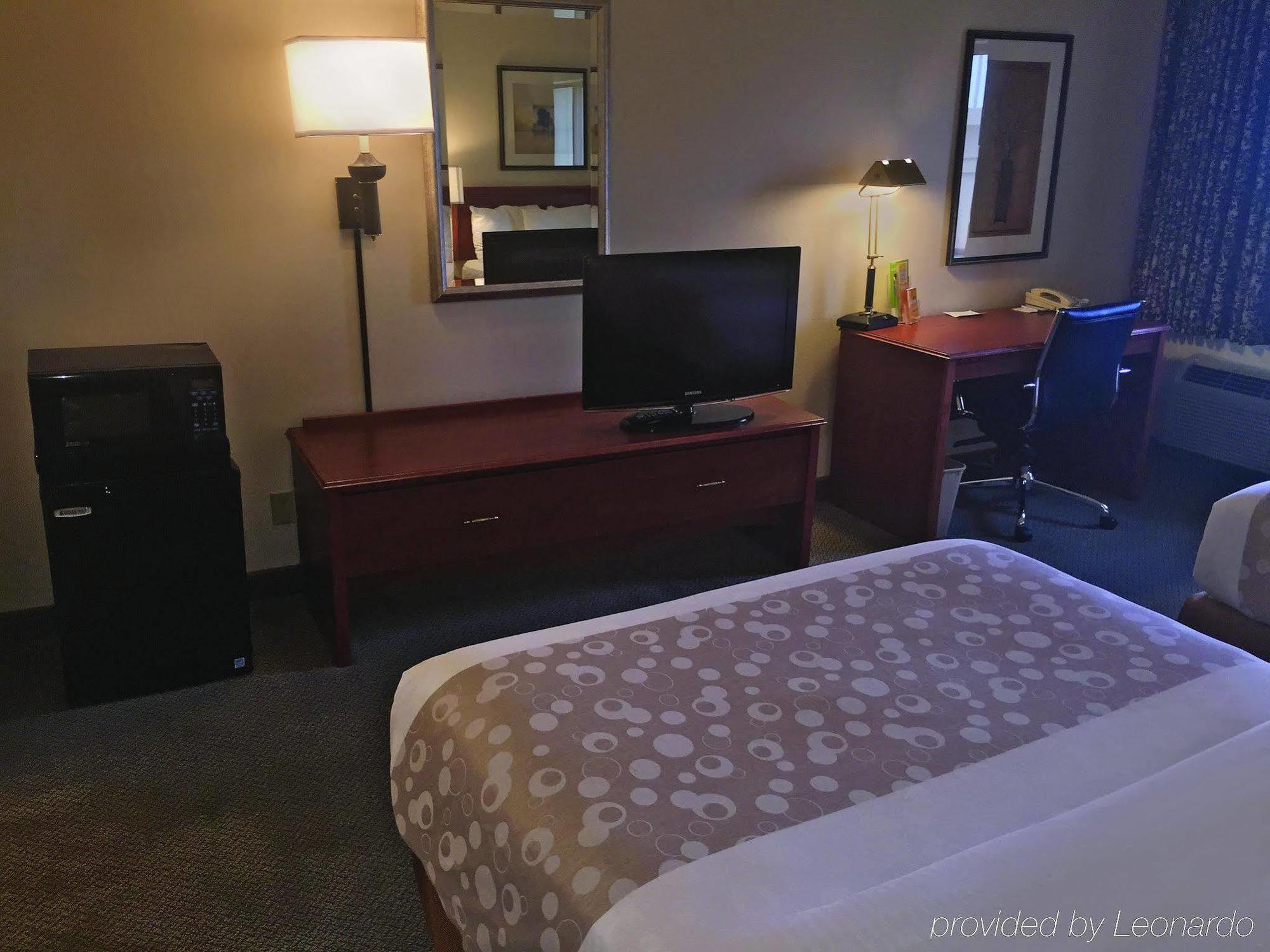 La Quinta Inn By Wyndham Milwaukee West 브룩필드 외부 사진