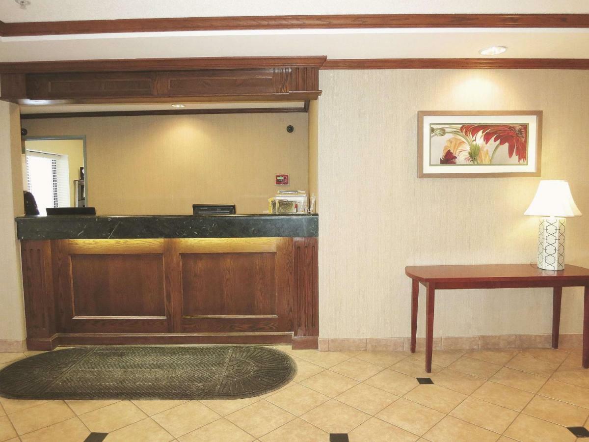 La Quinta Inn By Wyndham Milwaukee West 브룩필드 외부 사진