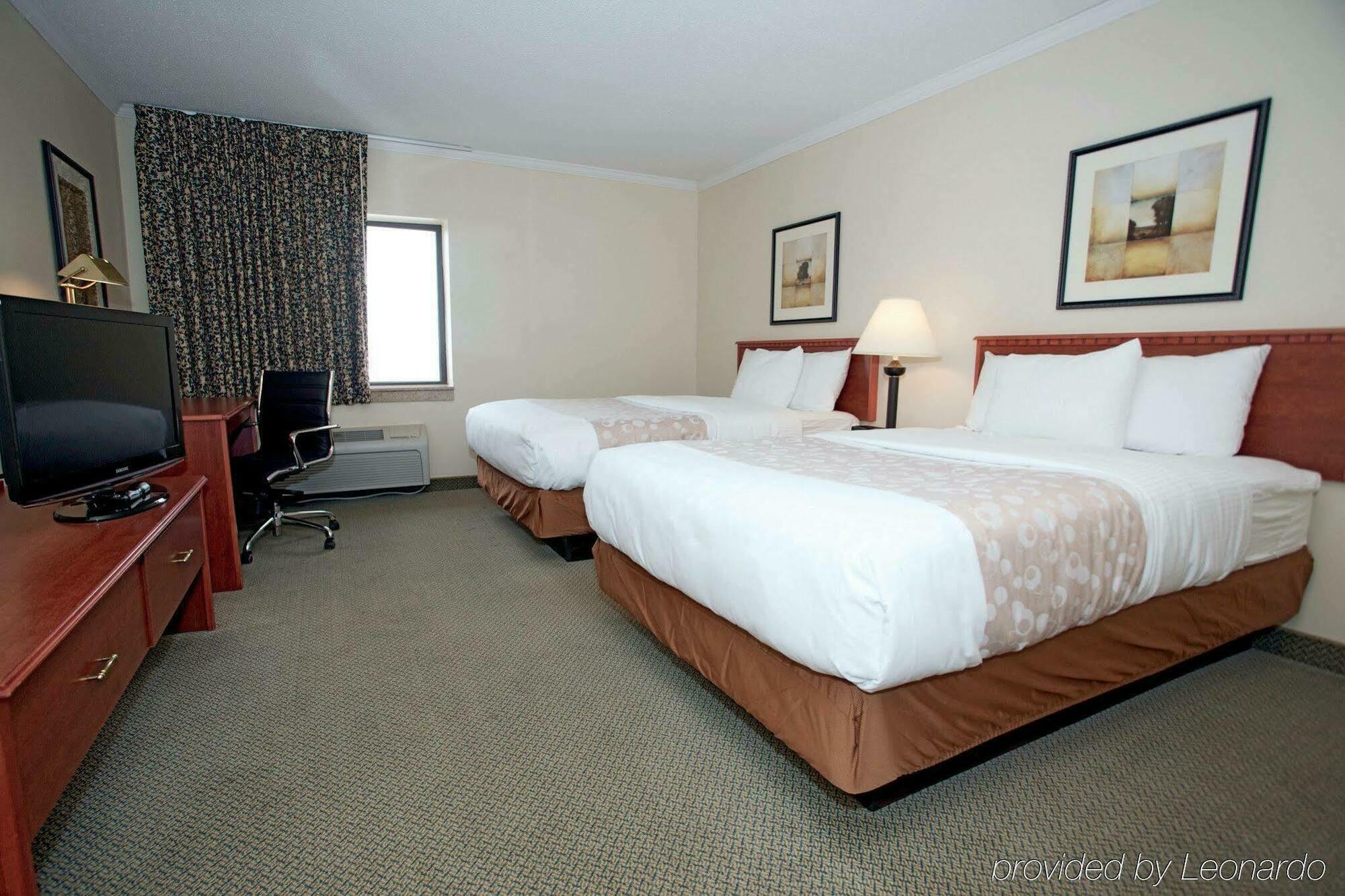 La Quinta Inn By Wyndham Milwaukee West 브룩필드 외부 사진