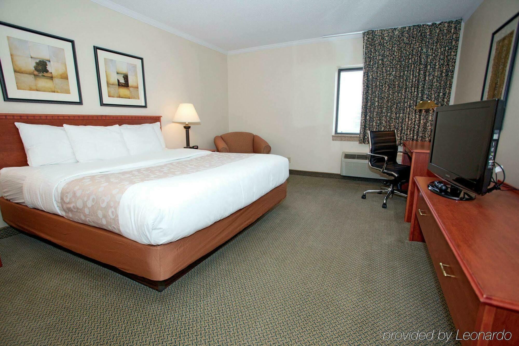 La Quinta Inn By Wyndham Milwaukee West 브룩필드 외부 사진